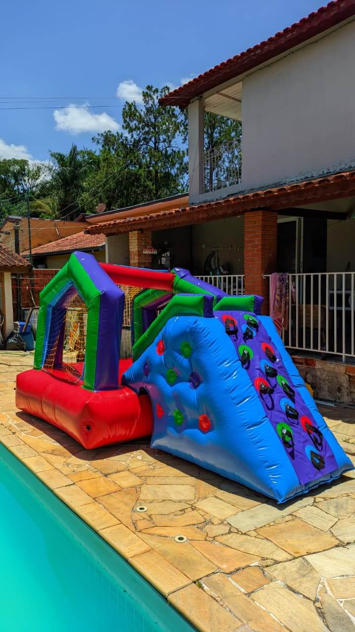 Imagem Piscina com escorrega