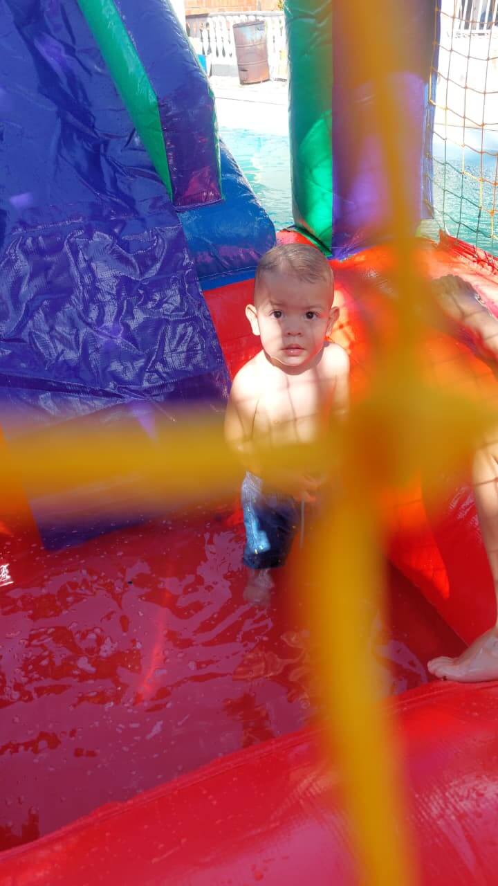 Imagem Piscina com escorrega